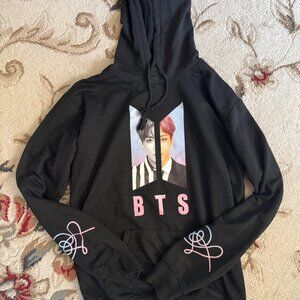 BTS Jeon Jungkook black sweatshirt